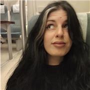 Soy agradable y empática. He estudiado dibujo toda mi vida y me dedico al tattoo actualmente. Me adapto a lo que cada alumno y alumna quiera aprender.